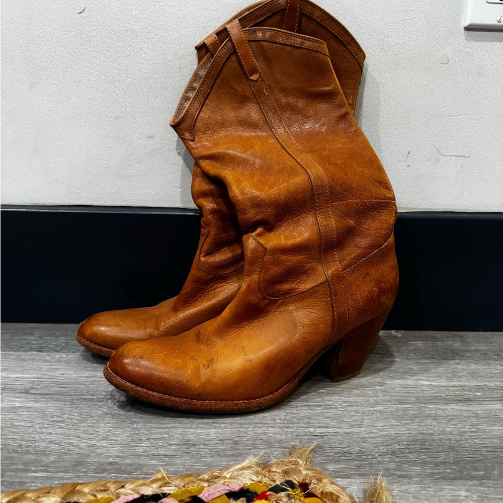 FRYE AND CO. Tan Leather Heeled Boots